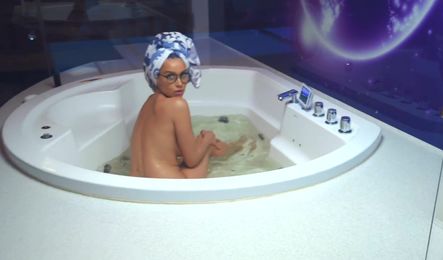 Залез на секс к русской девушке, когда ее парня не было рядом