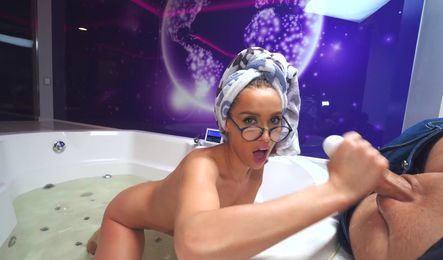 Залез на секс к русской девушке, когда ее парня не было рядом