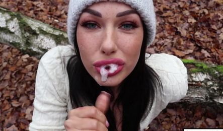 Позвал подругу в парк не просто так, а для минета со спермой в рот