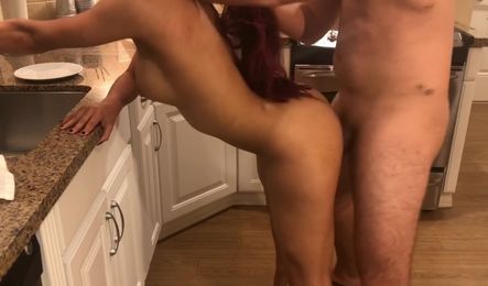 Очень классный секс в домашней обстановке с молодой подружкой