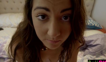 Сводная сестра и брат сладко трахаются на кровати