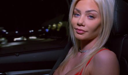 Секси блонда впервые занимается сексом с большим черным членом