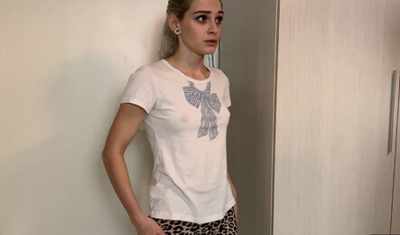 Русская девушка не выполнила работу как надо и за это была наказана в анал