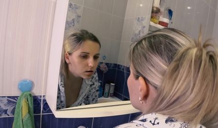 Возбудился на подругу и пристроился сзади