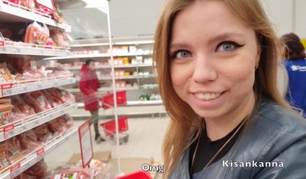 Русский парень познакомился с девушкой в супермаркете и легко развел ее на секс