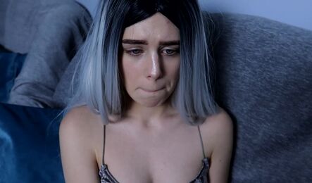 Очень милая русская девушка рассталась с парнем, но быстро нашла ему замену