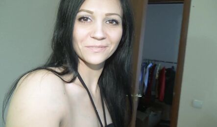 Сладкая русская милфа хочет, чтобы ей отлизали