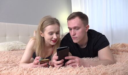 Когда не можешь довести девушку до оргазма, друг всегда прийдет тебе на помощь