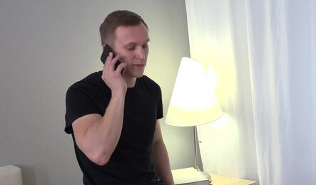 Когда не можешь довести девушку до оргазма, друг всегда прийдет тебе на помощь