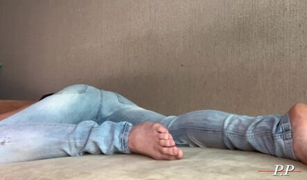 Пьяная милфа уснула и напросилась на анальный секс