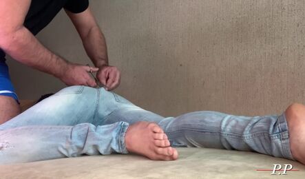 Пьяная милфа уснула и напросилась на анальный секс