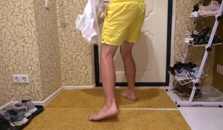 Соседка зашла за отверткой, когда жены не было дома