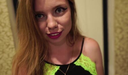 Соседка зашла за отверткой, когда жены не было дома