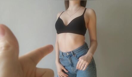 Порвал на девушке колготки и довел ее до оргазма