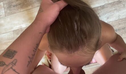 Глубокий минет и секс по самые яйца со скромной милашкой