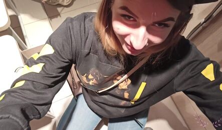 Русская пара занимается быстрым сексом в магазине