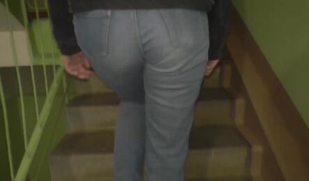 Пригласил подругу на секс в подъезде, потому что больше не было куда