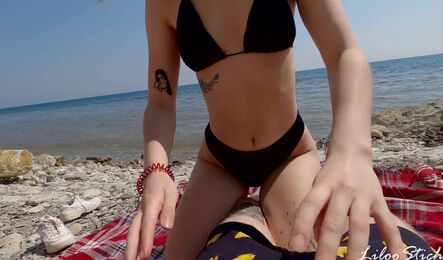 Русская девушка гулала по пляжу, пока не захотела секса