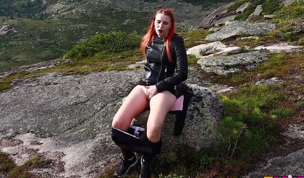 Прогулка горами закончилась мастурбацией