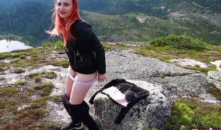 Прогулка горами закончилась мастурбацией