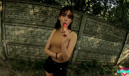 Просто гуляла и наткнулась на парня, с которым у них случился секс