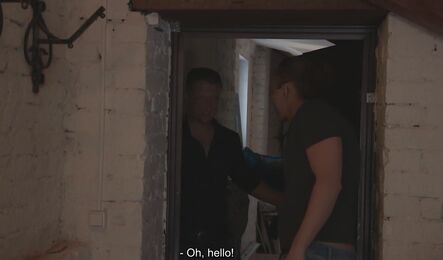 Мужчина сделал женщине приятно и разрешил изменить с другим