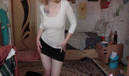 Русская девушка хочет трахаться на старой квартире