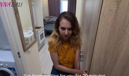 Русская девушка не нашла деньги, но заплатила секом