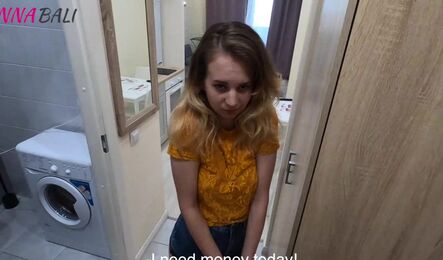 Русская девушка не нашла деньги, но заплатила секом