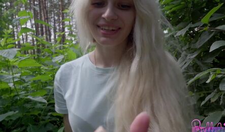 Русский пикап молодой блондинки на секс в парке