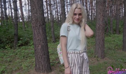 Русский пикап молодой блондинки на секс в парке