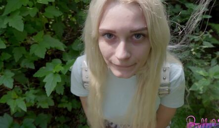 Русский пикап молодой блондинки на секс в парке