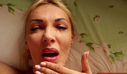 Зрелая русская дама показала как нужно сосать член