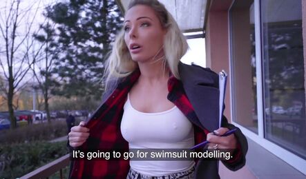 Чешский секс в подъезде с милфой блондинкой