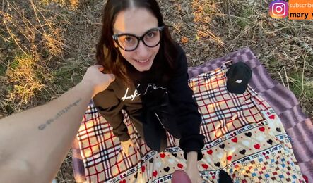 Пригласил подругу на пикник, только ради секса