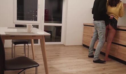 Пока муж отошел, жена сразу же изменила ему