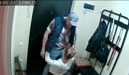 Студентка заказывает пиццу только ради секса с курьерами