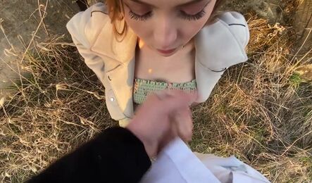 Деревенский парень показал городской девушки все красоты на природе и легко заслужил на секс