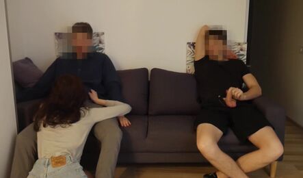 Парень куколд смотрит как студентка изменяет ему с другом