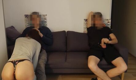 Парень куколд смотрит как студентка изменяет ему с другом