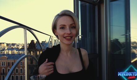 Романтическое свидание с красивой блондинкой закончилось сексом