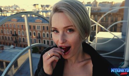 Романтическое свидание с красивой блондинкой закончилось сексом