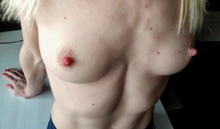 Хватит сидеть за компом, может трахнешь меня на конец-то?