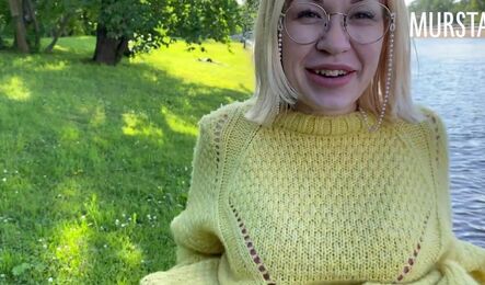 Пикап русской милфы прямо в парке закончился секом на природе