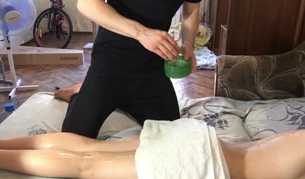 Русская студентка заказала массажиста по вызову, только для секса