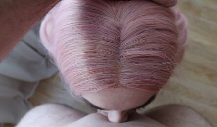 Жена любит глотать большой член мужа стоя на коленьях