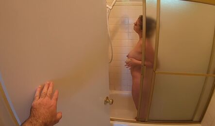 Пока отчима нет дома, мачеха развлекается с пасынком