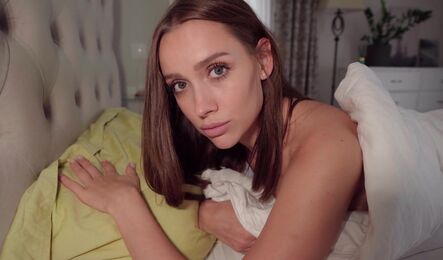 Как русская красотка выпила с другом и случайно изменила мужу