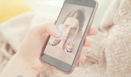 Очень красивая подруга получает оргазм с парнем