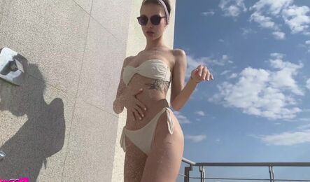 Как худая русская милашка повелась на секс в отеле с незнакомцем!